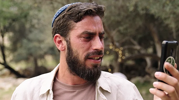 "נופל לי הלב, מה לא?": האם אימה של הלל מסרבת להצעת הנישואים?