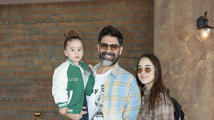 רגע אחרי הלידה: רותם כהן ואשתו חוגגים עם הילד