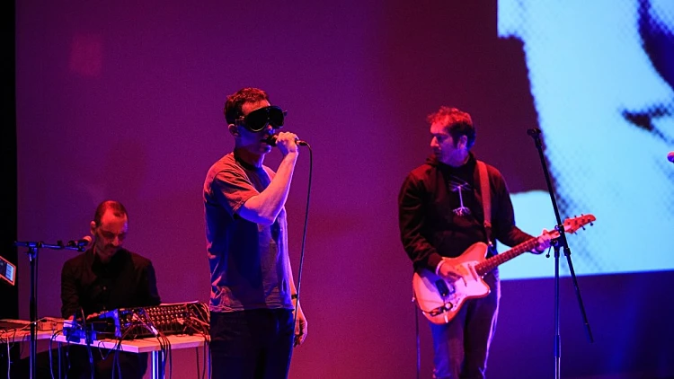 כמו שעון שוויצרי: להקת הקאלט ממשיכה את המסורת באלבום חדש