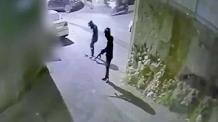 צעיר מהגליל נאשם שירה על בית, נמלט ואותר במרפאה | תיעוד