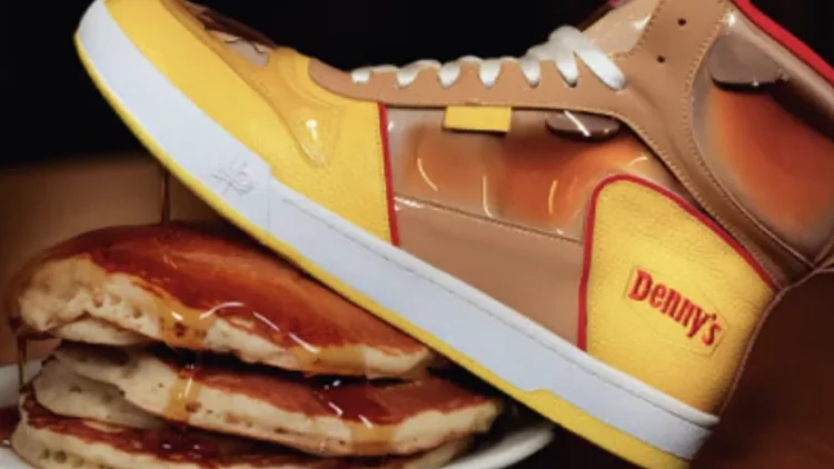 הנעליים החדשות של ד'ניס