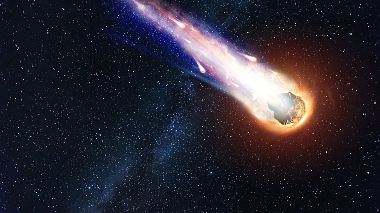 A,comet,,an,asteroid,,a,meteorite,falls,to,the,ground