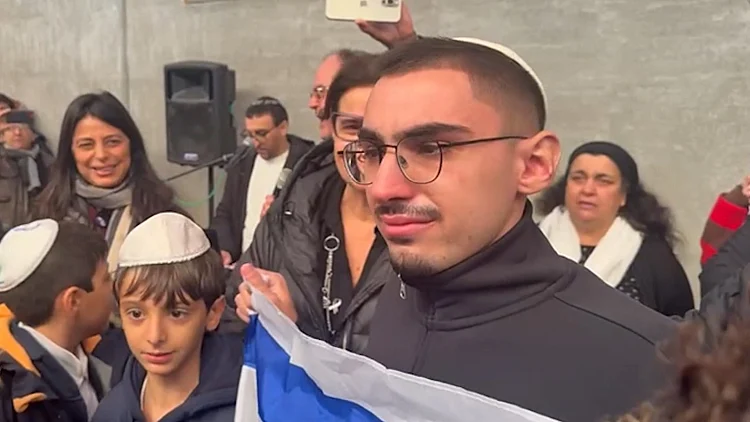 בלעדי: מסעו המרגש של שורד השבי רום ברסלבסקי ברחבי איטליה