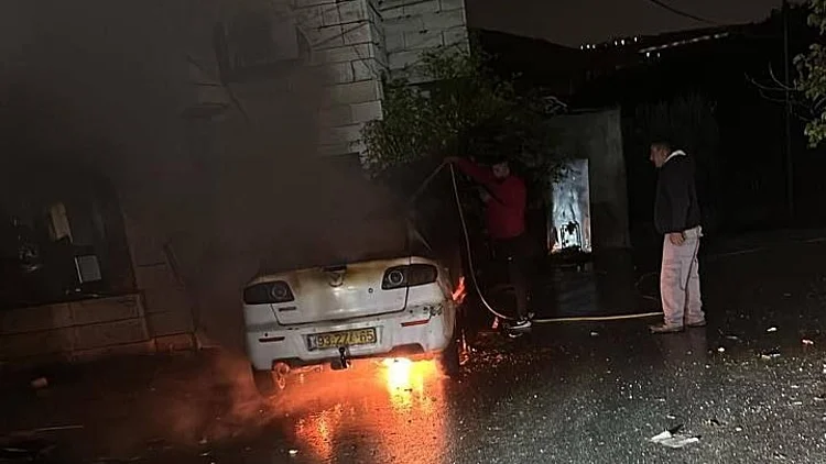 דיווח פלסטיני: מתנחלים הציתו רכבים באזור רמאללה