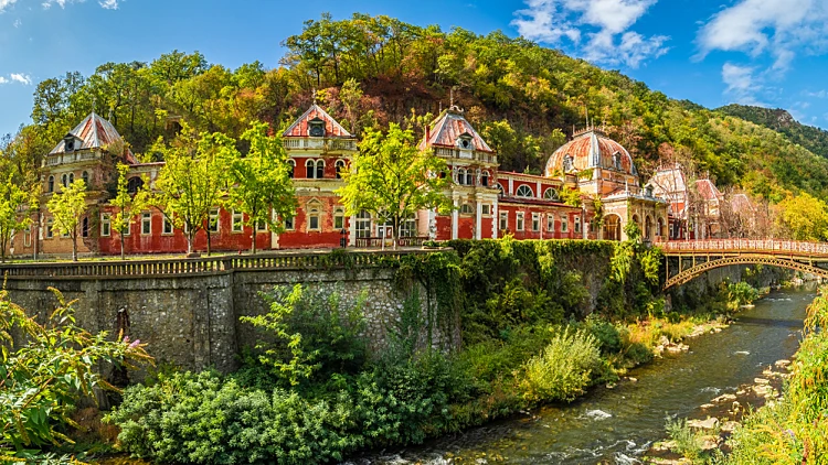 מעיינות חמים, ספא ושלג: חופשת חורף במדינה הזולה והקרובה