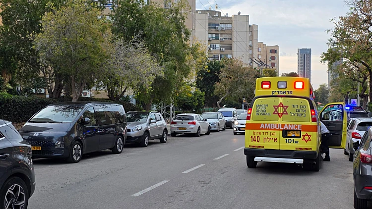 חשד לרצח והתאבדות בבת ים: בן 40 דקר את אימו למוות ושם קץ לחייו