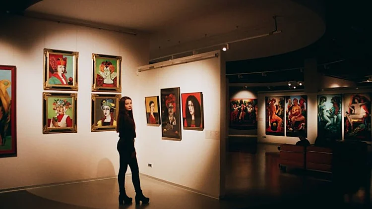 אומנות מוזיאונים תערוכות מיצגים