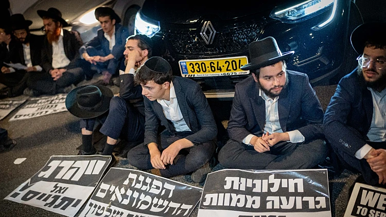 כביש 4 נחסם סמוך לבני ברק בשל הפגנת חרדים קיצונים