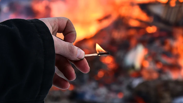 A,close,up,image,of,a,man's,hand,holding,a