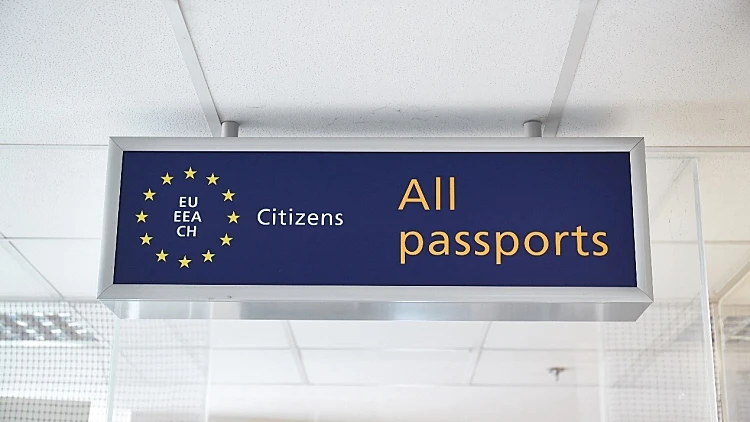 מהי ויזת שנגן – ומהם ותנאי הכניסה החדשים לאירופה? | רשת 13