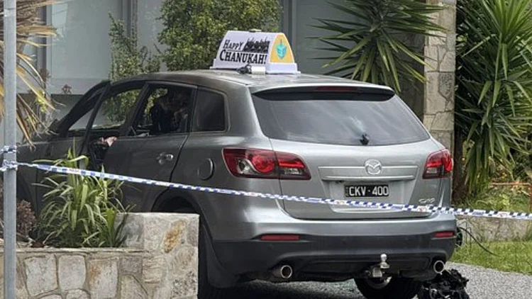 תקיפה אנטישמית נוספת: רכב עם קישוטי חנוכה הוצת באוסטרליה