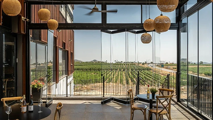 שילמתם על עוד חדר – והוא עומד ריק: כך הפכה המרפסת לבזבוז הכי יקר בדירה הישראלית | רשת 13