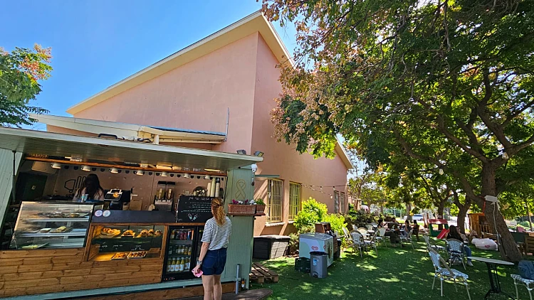 עגלת קפה נוגה במושב נורדיה