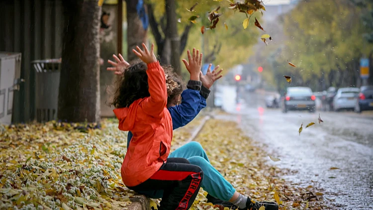 התחזית: מעונן חלקית, צפי לגשמים שילכו ויתחזקו במהלך הסופ"ש