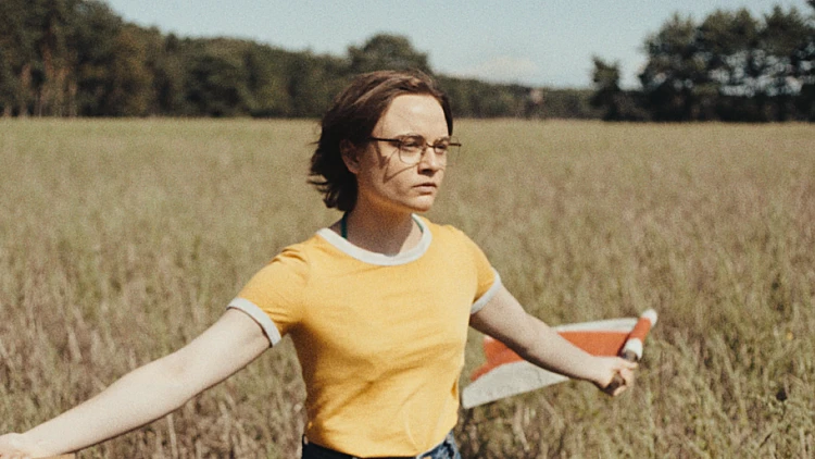 הסרט הזה מתיימר להיות יצירת מופת, אבל הוא מתסכל מאוד ומקשה להתחבר אליו