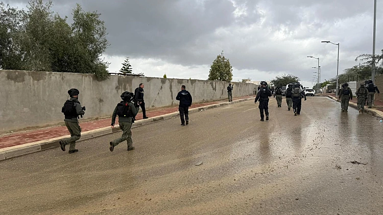 בעקבות המהומות: מאות שוטרים בפשיטה נרחבת על תראבין שבנגב