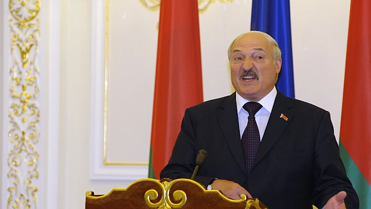 נפילתו של רודן: סרטון מביך של נשיא בלארוס הפך לוויראלי