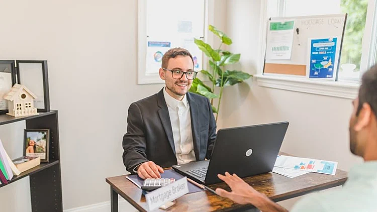 מהפכת השילוט הדיגיטלי בבניינים ומשרדים: ניהול שמות בלחיצה אחת וחיסכון גדול בתחזוקה