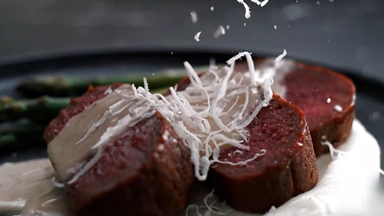 טעימה מהעתיד: אלכוהול תמרים, כוורת רובוטית ודג ספירולינה