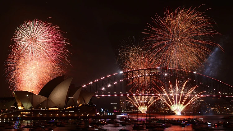 2026 כבר החלה אצלם: זיקוקים בסידני, חגיגות בניו זילנד