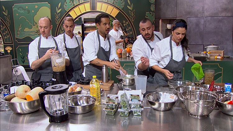 אופק מתוסכל: "הם יודעים שזה לא בסדר והם ממשיכים לעבוד" 