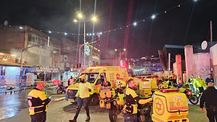 בעקבות פיצוץ: 15 פצועים בשריפה שפרצה בבית עסק בנצרת