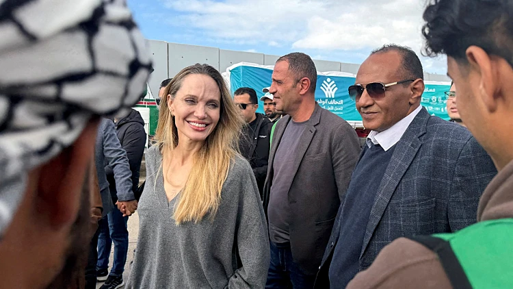 אנג'לינה ג'ולי לעולם: "שכונות שלמות בעזה הפכו להריסות"