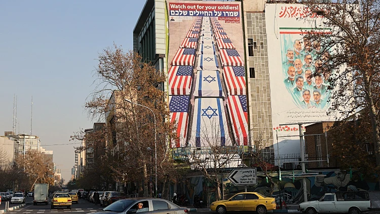 בכירים באיראן: המשטר ב"מצב הישרדות" עקב המהומות והמחאות