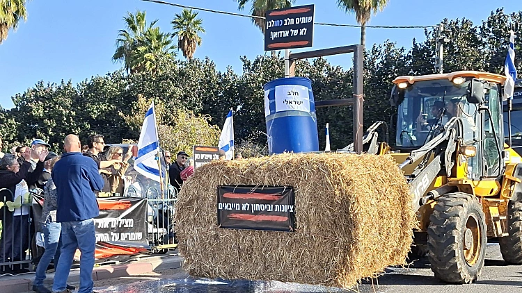 במחאה על רפורמת החלב: חקלאים חוסמים צמתים ברחבי הארץ