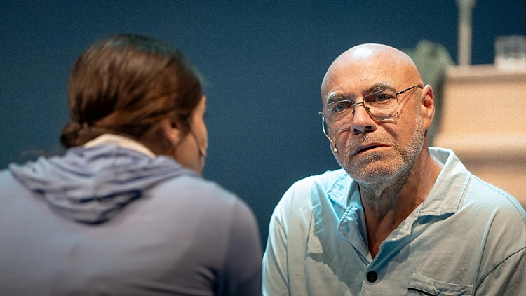 דביק בנדק ב"האבא"