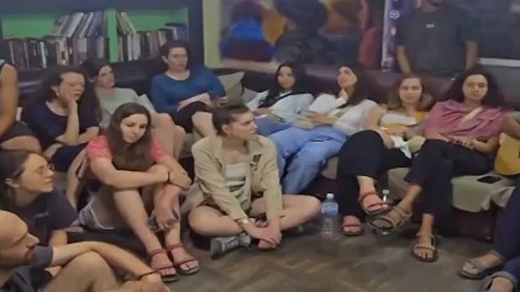 סוף עידן בקטמנדו: בית חב"ד עובר דירה - בשל אנטישמיות