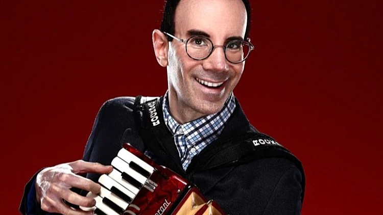 לראשונה בקריירה שלו: הקומיקאי האהוב בצעד מפתיע | פרסום ראשון