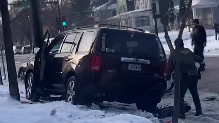 ארה"ב: סוכן ICE תועד יורה באישה למוות; הממשל: "היא טרוריסטית"