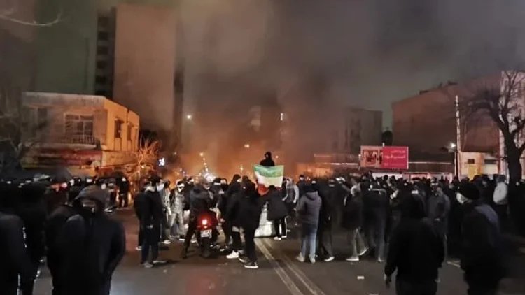 דיווח: חמינאי הורה להעלות את הכוננות באיראן לרמה הגבוהה ביותר