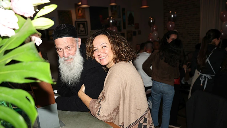 בילוי לילי מאוהב: כך תועדו צופית גרנט ושולי רנד