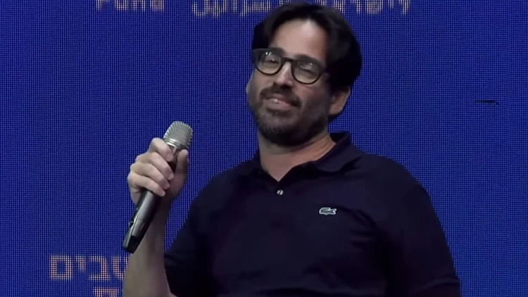 המסמך הסודי, ההדלפה - והסתירות בחקירה: תיק איינהורן נפתח