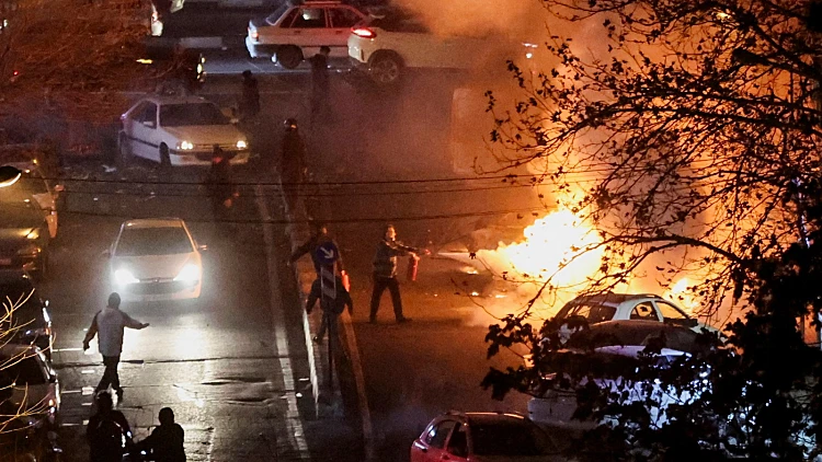 גורם איראני לרויטרס: לפחות 5,000 בני אדם נהרגו במחאות