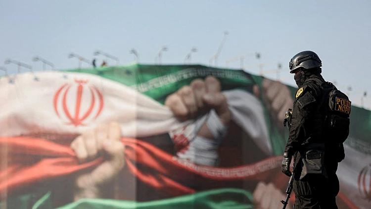 טראמפ: "אם יתלו מפגינים באיראן - ננקוט בפעולה חזקה מאוד"