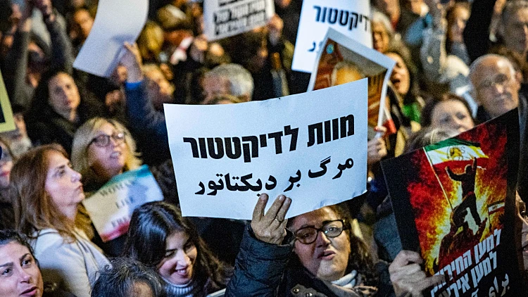 הלב בטהרן: יוצאי איראן בישראל מייחלים לשינוי המשטר