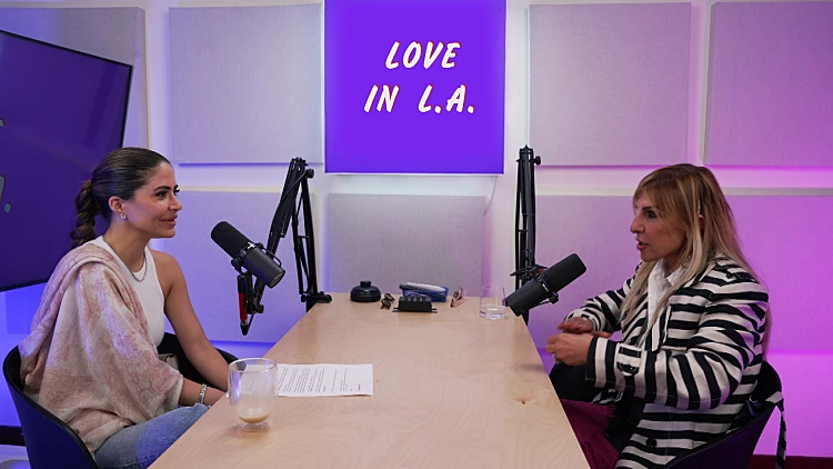 "שאלו אותי מלא שאלות": הפודקאסט של לי יוצא לדרך - ובגדול!