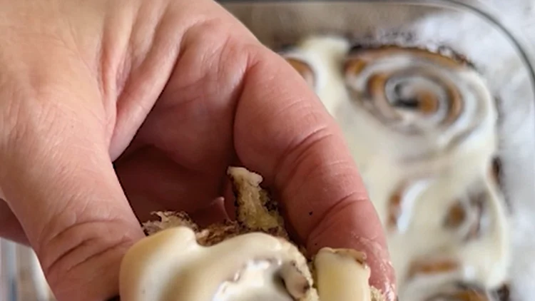 כך תכינו את הבצק המושלם לסינבון מושחת