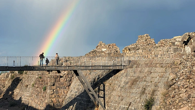 על המצוק, בתוך המערה ובין החומות: 5 מסלולי חורף בצפון | רשת 13