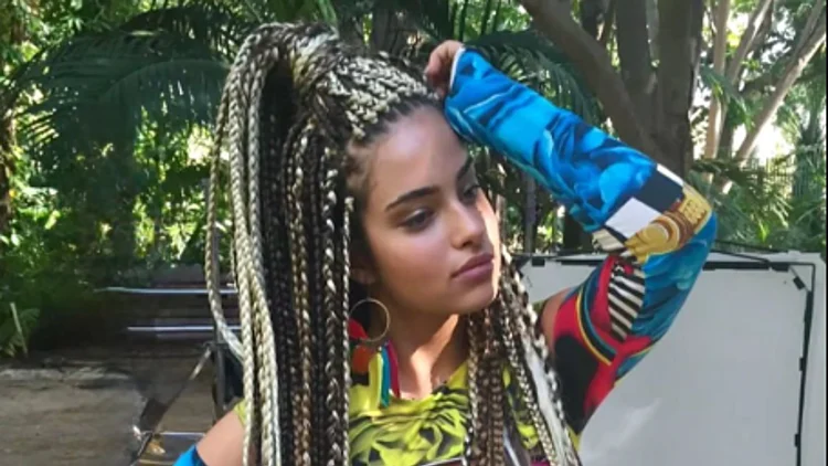 טרנד 2016: מדוע הסלבס מעלים תמונות שלהם מלפני עשור?