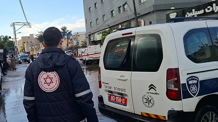 לבוש במדי צה"ל: סריקות באוויר ובקרקע אחר חשוד חמוש במטע באזור כפר קרע