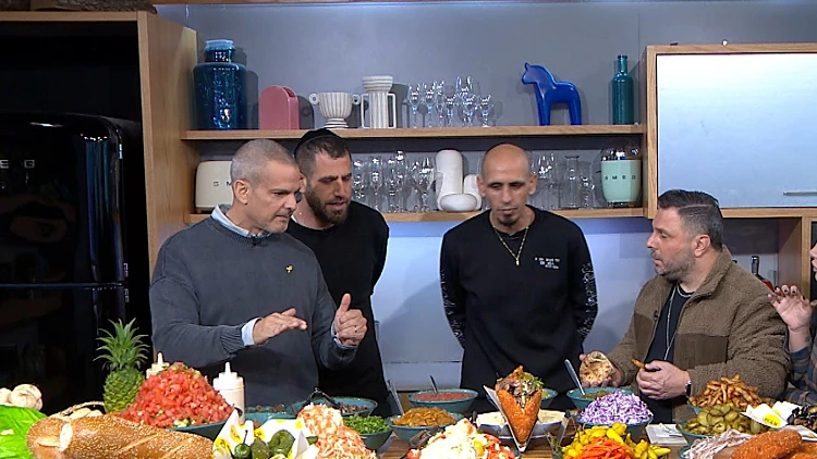 פיתה מטוגנת , שווארמה וטרנד אחד גדול