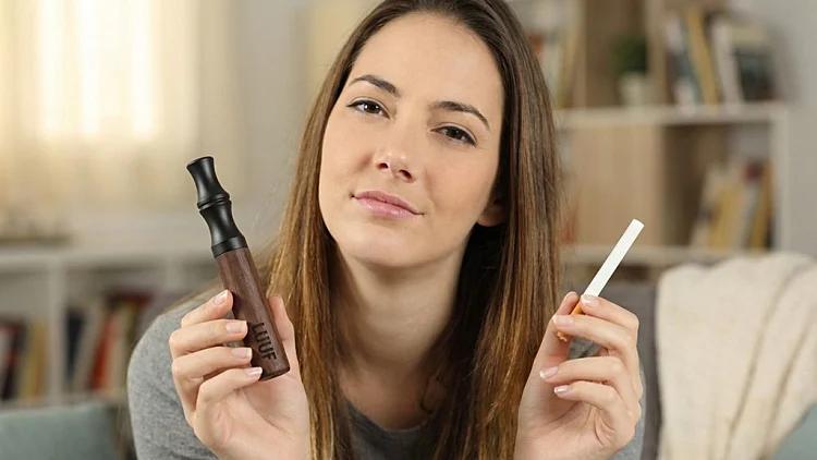 מהפכה בעולם העישון: האם נמצא ה"פיצוח" להרגל שאי אפשר להפסיק? | רשת 13