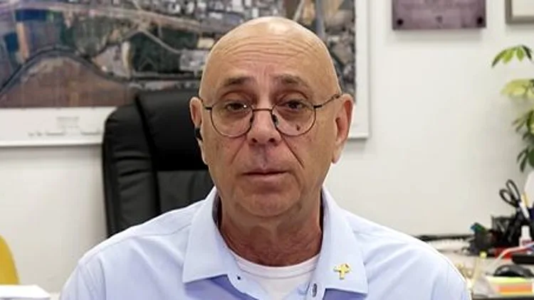 ראש העיר שהותקף בבניין העירייה משחזר: "ראיתי את הטירוף בעיניו"