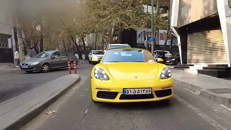 מטוסים פרטיים ומכוניות יוקרה: המציאות של ילדי האליטה באיראן