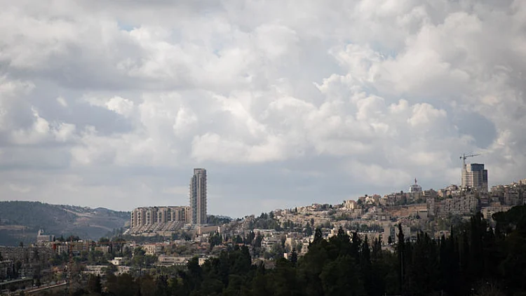 התחזית: רוחות וגשם מקומי בצפון, עלייה קלה בטמפ' ברוב האזורים