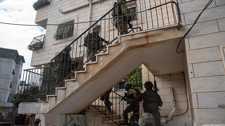 צה"ל השלים מבצע בחברון: 14 מבוקשים נעצרו, 350 מבנים נסרקו